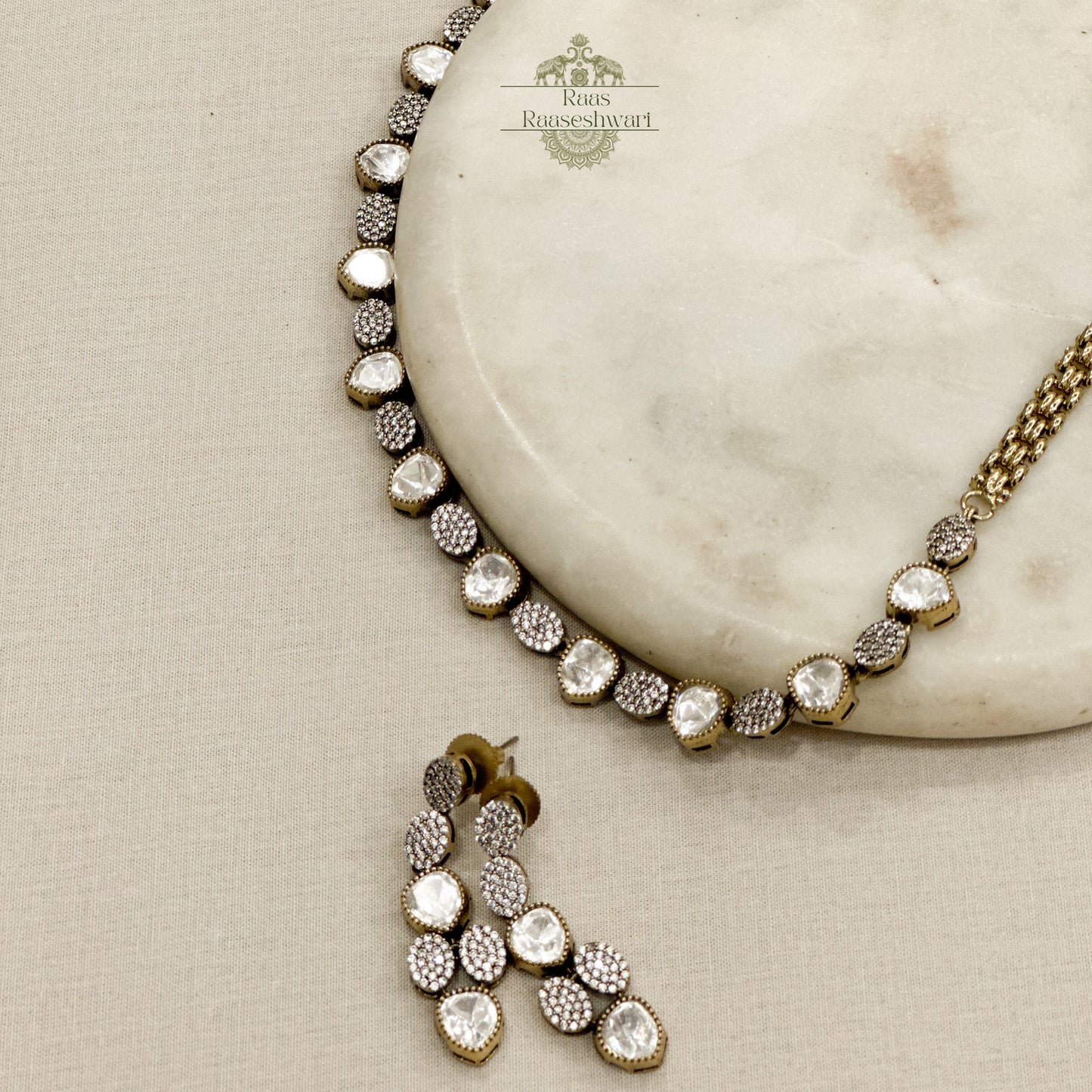 Queen Victorian Choker