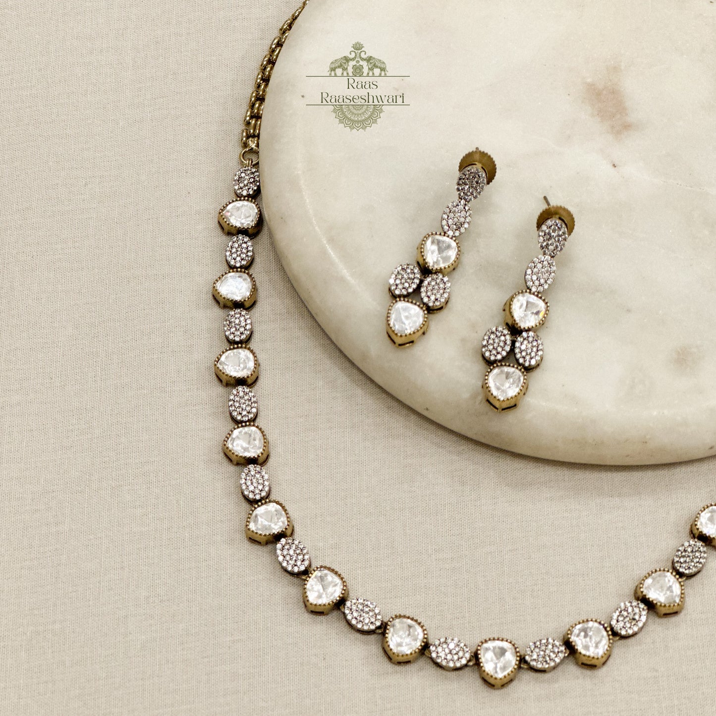 Queen Victorian Choker